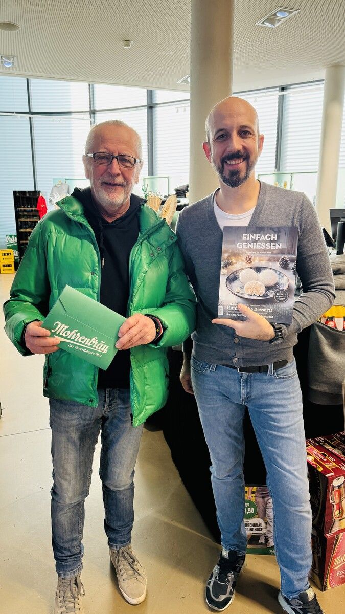 Manfred Gächter (l.) gewann einen Jahresvorrat an Mohrenbier.⇒vn