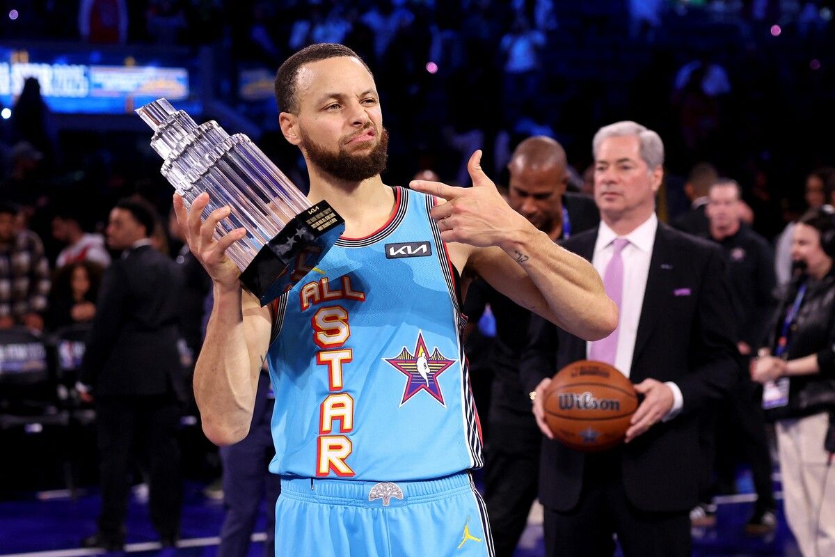 NBA-Star Stephen Curry mit Auszeichnung als „wertvollster Spieler“.⇒ap