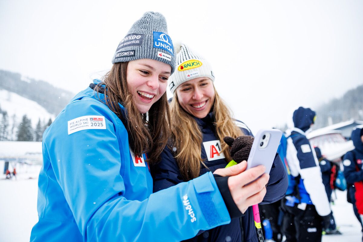 Nicht nur gemeinsam in Zauchensee (Bild), auch bei der Junioren-WM in Tarvis gehören Leonie Zegg (l.) und Victoria Olivier dem Team an.