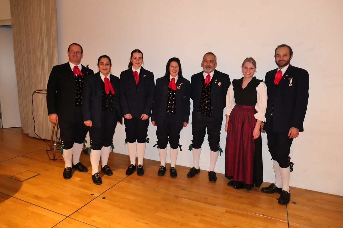 Obmann Ralf Mahner, Vize-Obfrau Ceyda Dogan, Lilly Matthies, Daniela Walch, Kapellmeister Klaus Melmer, Nina Tagwerker und Vize-Obmann Andreas Nuderscher (von links). ⇒Stadtmusik Bludenz