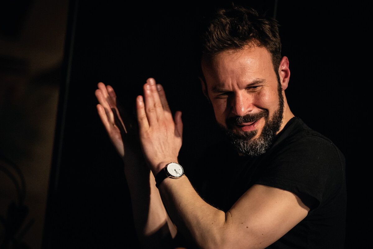 Philip Yaeger hat für das runde Jubiläum der Brassband Vorarlberg das Werk „The Weather in 10 Years“ komponiert. ⇒GeORg Cizek-Graf