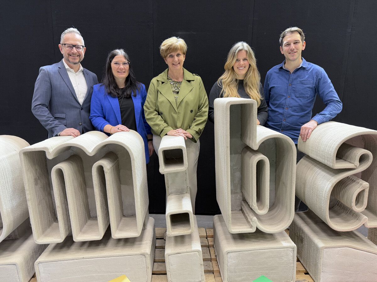 Philipp Wüstner, Marietta Fuchs, Sabine Tichy-Treimel, Madeleine Kohler und Michael Rüdisser präsentierten die com.bau. ⇒Franc