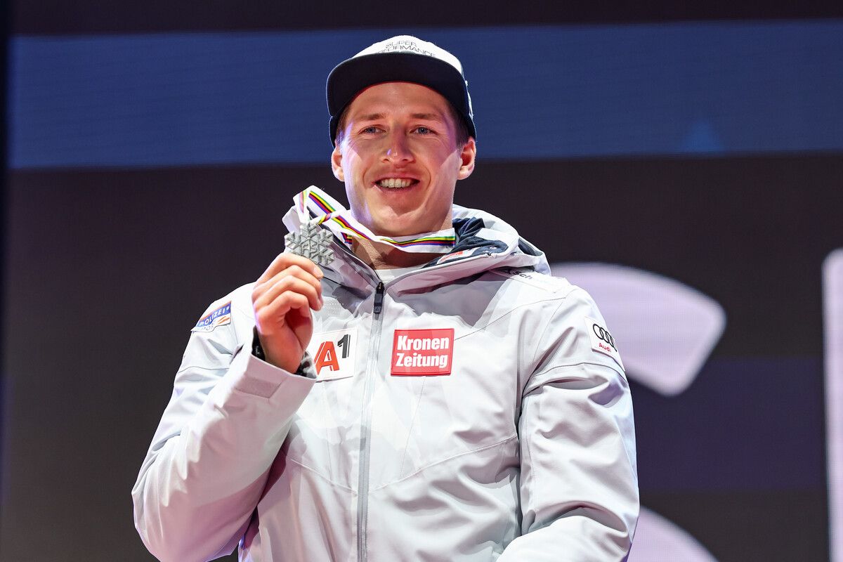 SAALBACH,AUSTRIA,07.FEB.25 - ALPINE SKIING - FIS Alpine World Ski Championships Saalbach 2025, Super G, men, medal plaza, award ceremony. Image shows Raphael Haaser (AUT). Keywords: medal. Photo: GEPA pictures/ David Geieregger