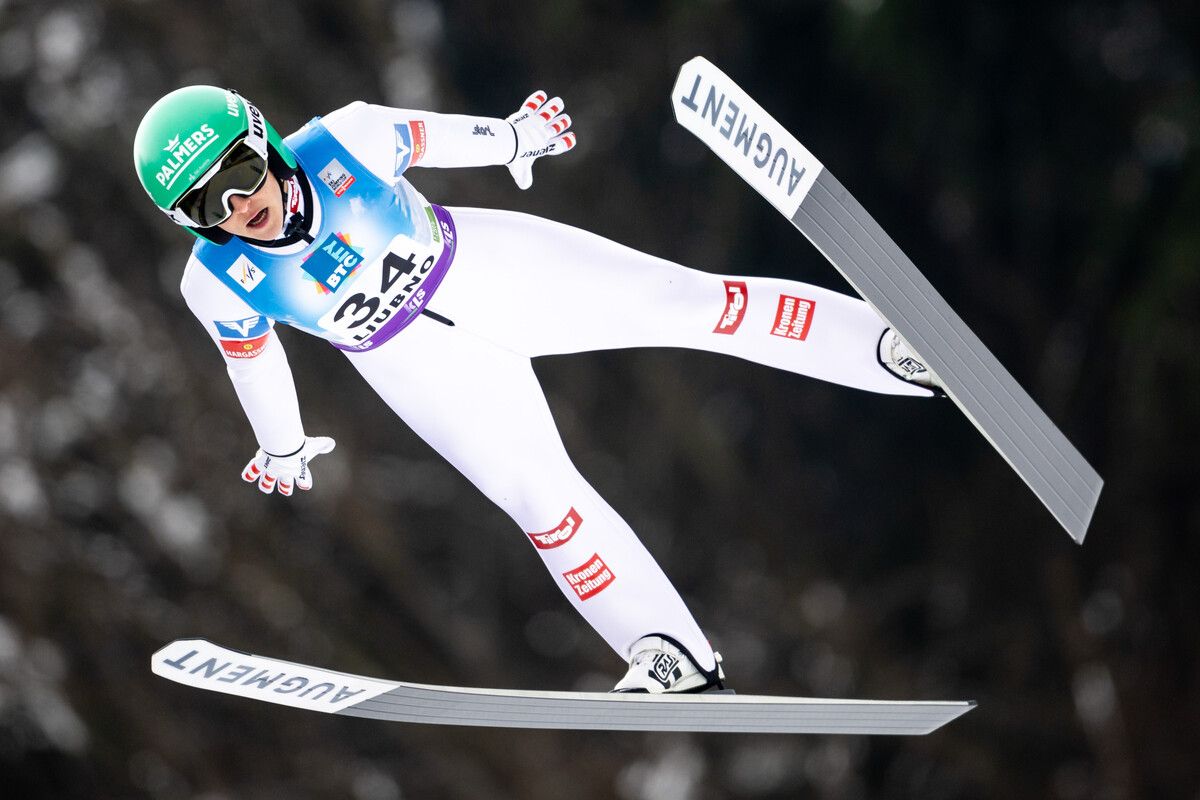 Skispringerin Eva Pinkelnig hat am Freitag auf der Normalschanze ihren ersten Einsatz bei der Weltmeisterschaft in Norwegen.⇒GEPA
