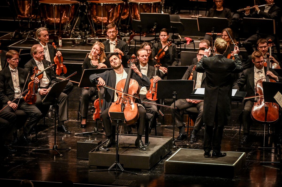 Soltani wurde von der Times als „bemerkenswerter Cellist“ und von Gramophone als „schiere Perfektion“ gefeiert. ⇒udo mittelberger