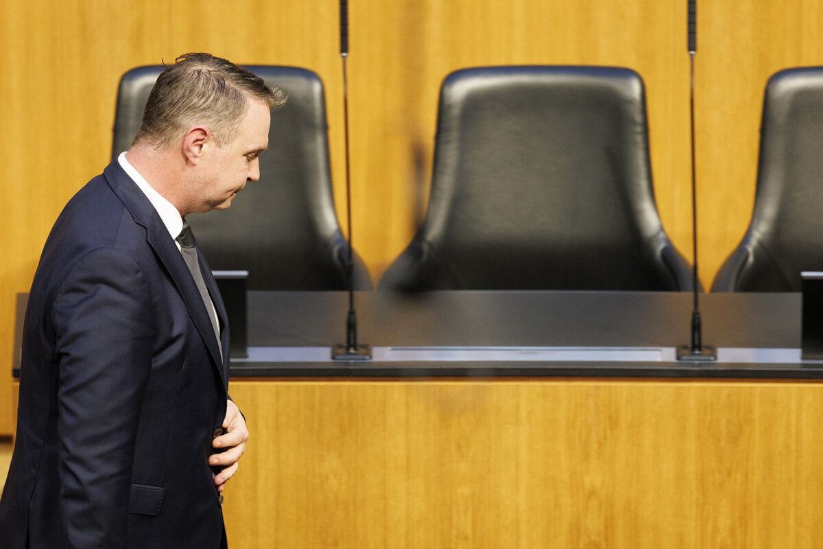 SPÖ-Chef Andreas Babler, hier am Mittwoch im Nationalrat, muss vor allem parteiintern noch letzte Details abklären. ⇒APA/TOBIAS STEINMAURER