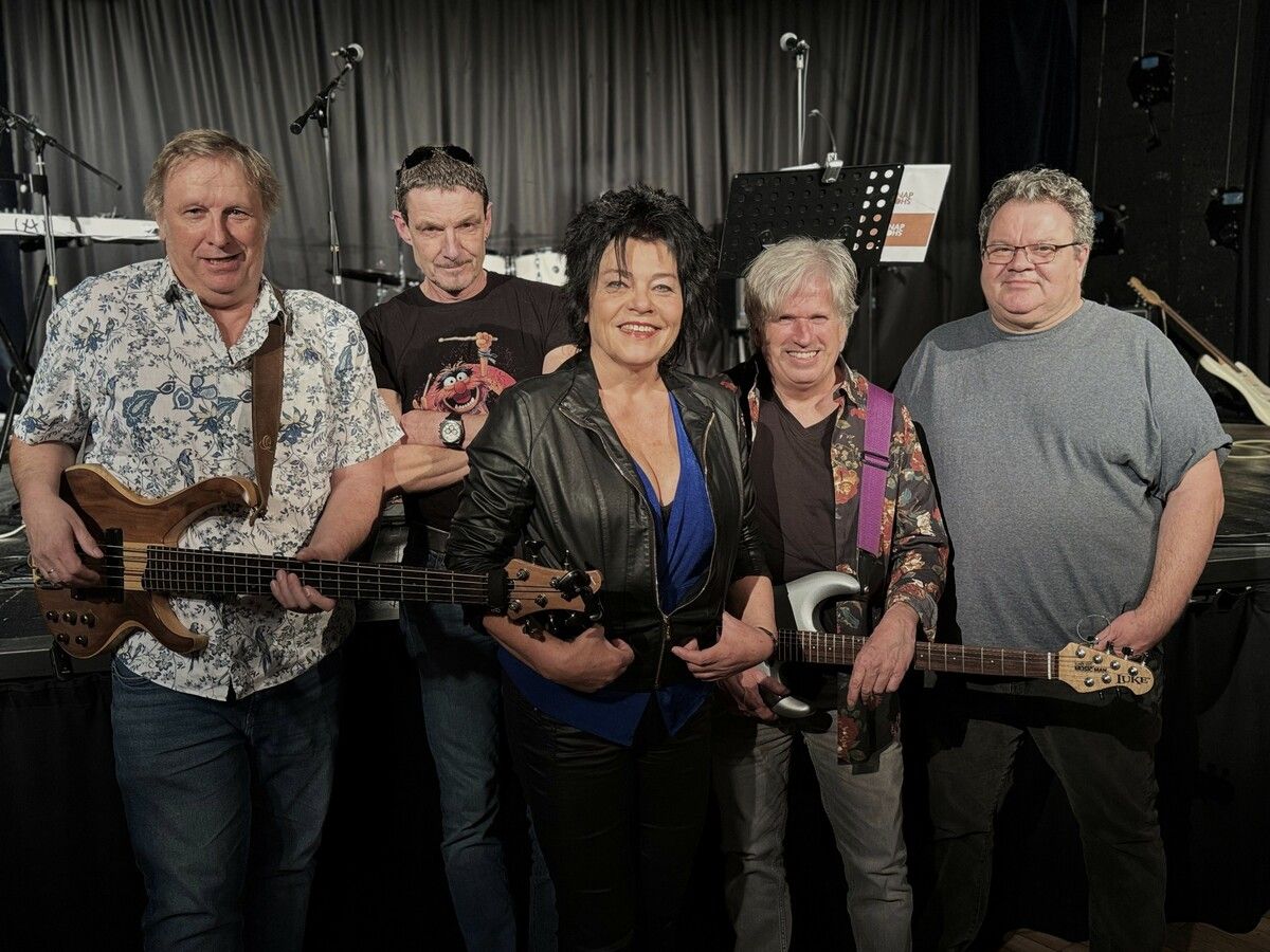 Thomas Jochum (Keys), Mark Holzmaier (Gitarre), Dieter Hanschitz (Bass) und Norbert Bonner (Drums) sorgten mit Powerfrontfrau Sabine Bader für einen besonderen Konzertabend.