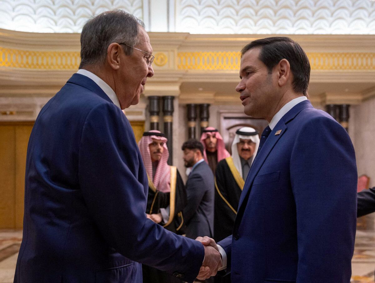 US-Außenminister Marco Rubio (r.) und der russische Außenminister Sergej Lawrow nach dem vierstündigen Gespräch in Riad. ⇒afp