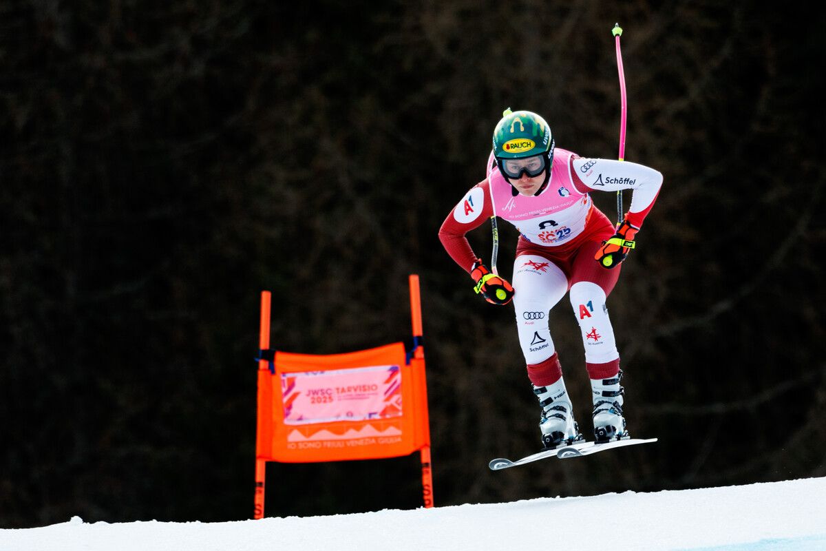 Victoria Olivier auf der Fahrt zu Platz fünf in der Abfahrt . . .