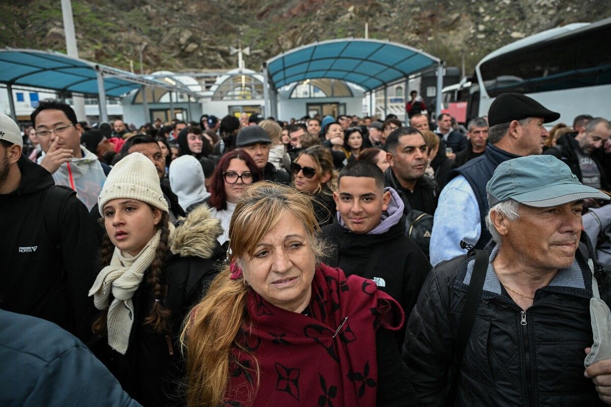 Wegen der andauernden Erdbeben verlassen immer mehr Einwohner die Insel.⇒AFP