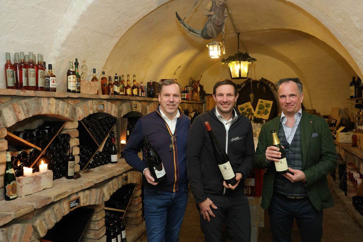 Weinexperte Uli Berthold, Wirt Christoph Fulterer und Präsident Christian König.⇒ame