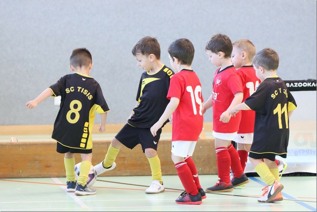 Zum Abschluss der Turnierserie spielen die kleinsten Kicker. ⇒vN/TK