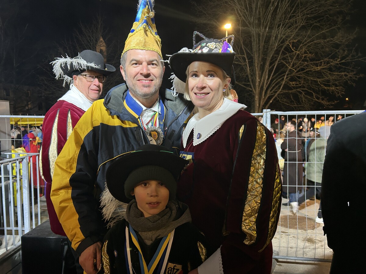 Alexander Payer, Präsident des Faschingskomitees Frastanz mit seiner Frau Angelika und Sohn Moritz. ⇒VN/Hartmann