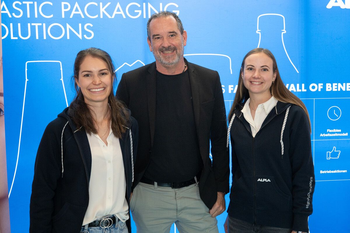 Alpla-Team: Uwe Breuder mit Lena Marent und Vanessa Dodier.