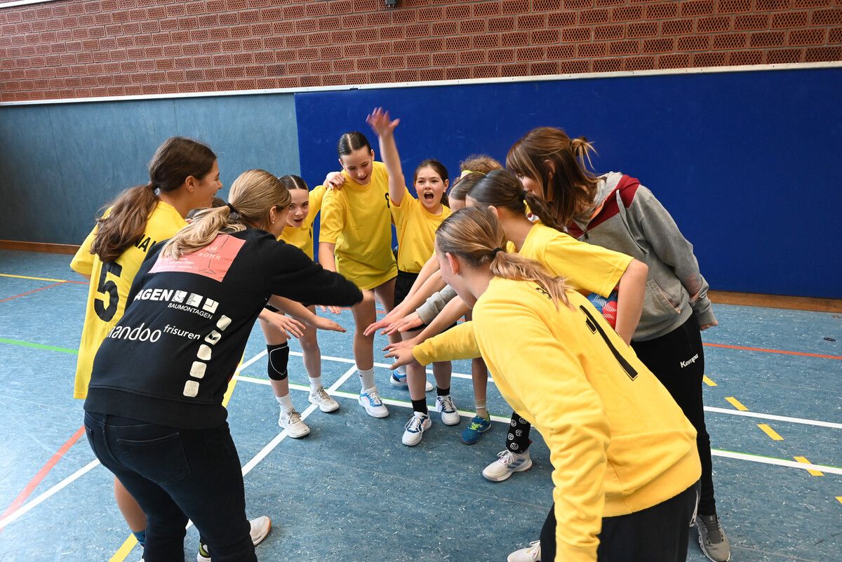 Beim Handball-Schulcup der Mädchen nahmen vier Schulteams teil. ⇒Bernadette von Sontagh