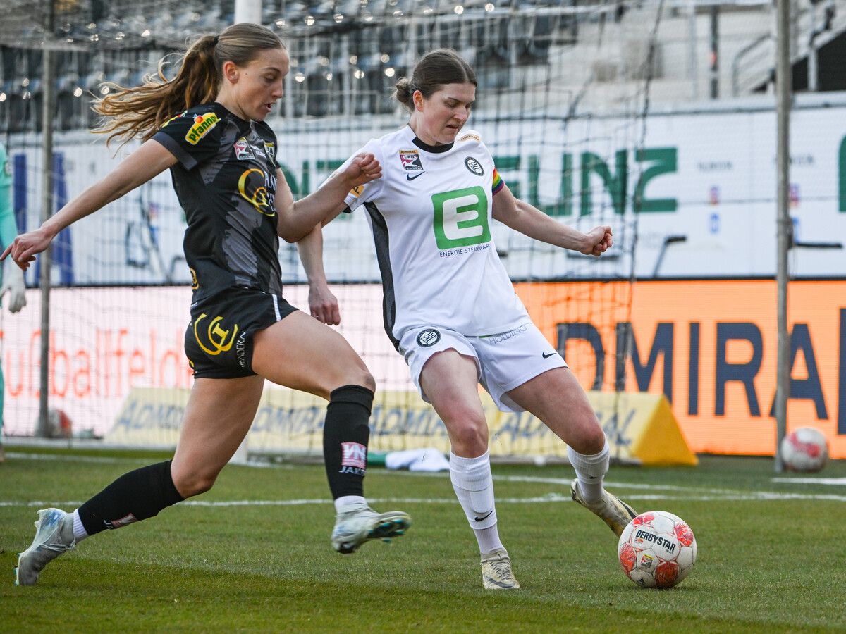 Brigitta Pulins (links) erzielte Altachs Ehrentreffer gegen Sturm Graz.⇒gepa