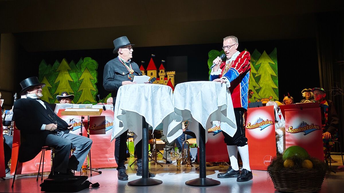 Bürgermeister Walter Gohm und Burggraf Markus I alias Markus Pedot. ⇒he