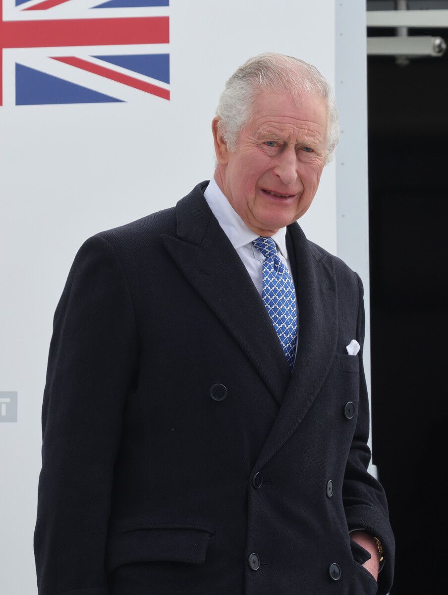 Charles III. musste wegen Nebenwirkungen seiner Krebstherapie ins Krankenhaus.