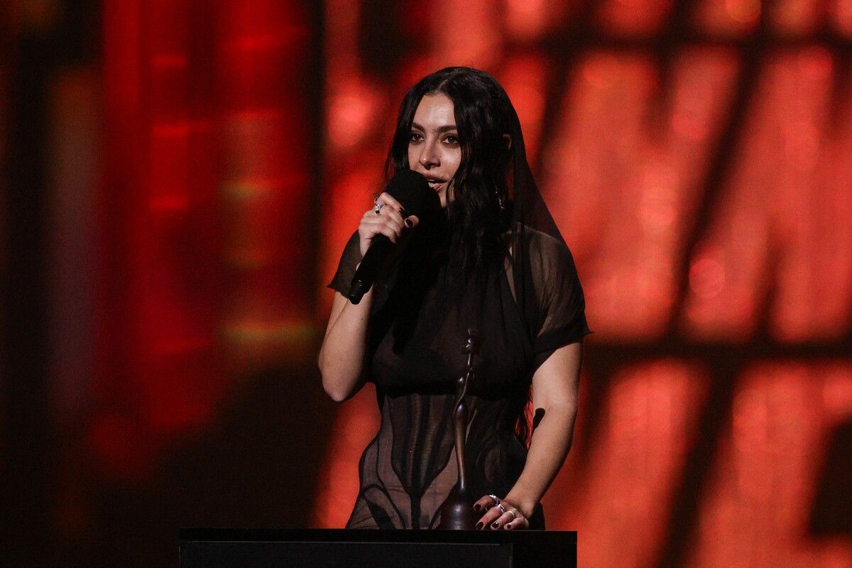 Charli XCX gewann auch die beiden wichtigen Kategorien als beste Künstlerin und für das Album des Jahres.⇒AFP