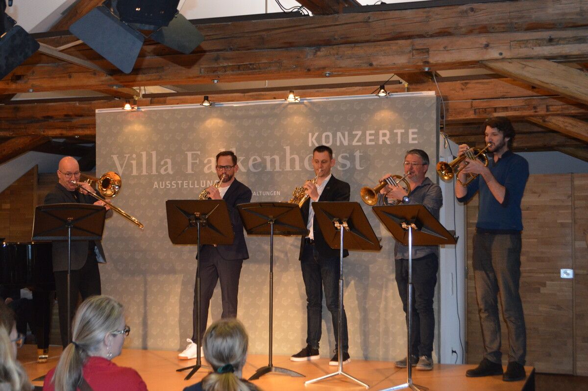 Das Blechbläserquintett der Musikschule mit Zsolt Ardai, Christoph Ellensohn, Dieter Bischof, Ulrich Mayr und Christian Sonderegger.⇒MS Blumenegg Großes Walsertal (2)