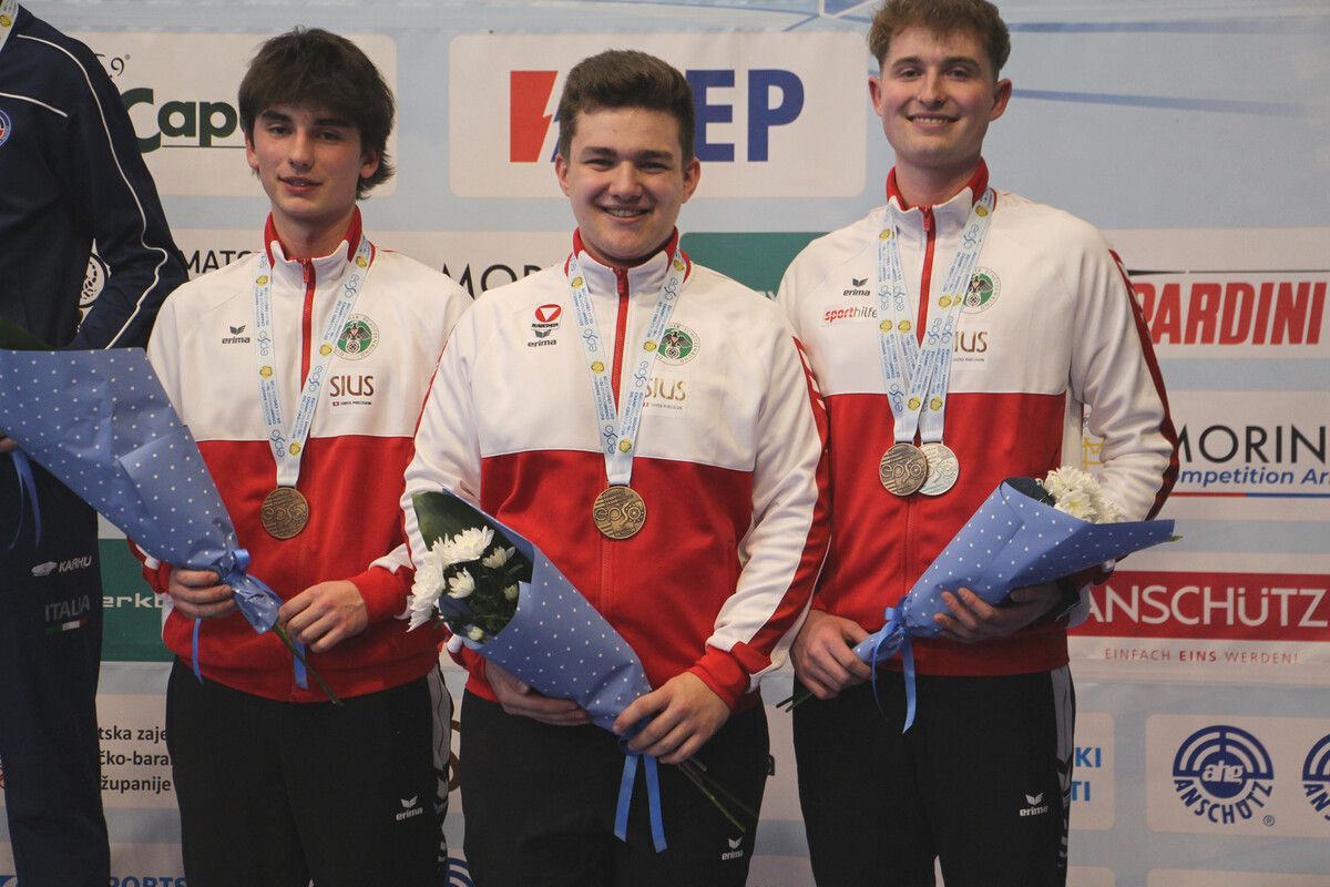 Das drittplatzierte Juniorenteam des Österreichischen Schützenbundes mit Kiano Waibel, Johannes Kuen und Einzel-Vizeeuropameister Patrick Entner.⇒ÖSB
