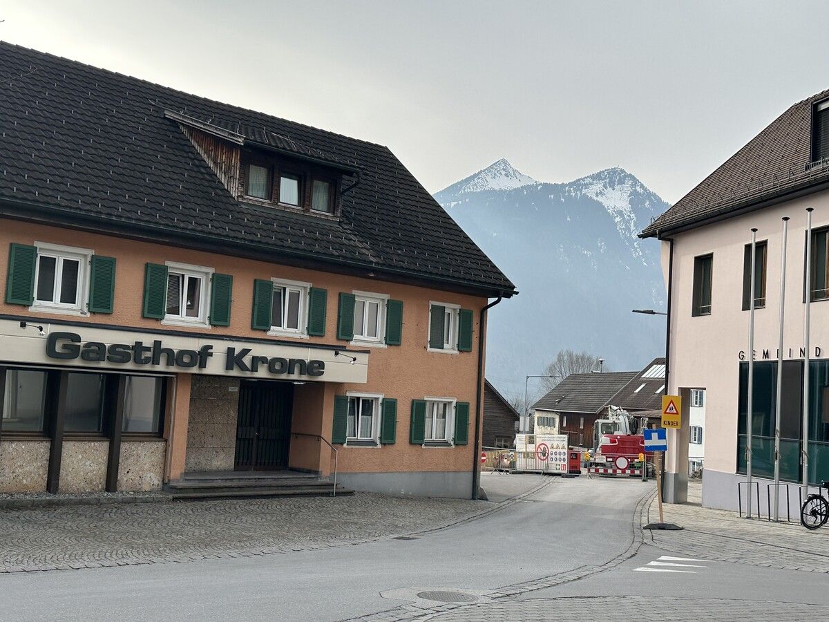 Das Gasthaus Krone ist bald Geschichte und wird durch einen Neubau ersetzt. Dann hat Nüziders endlich wieder ein Gasthaus im Zentrum. ⇒VMM