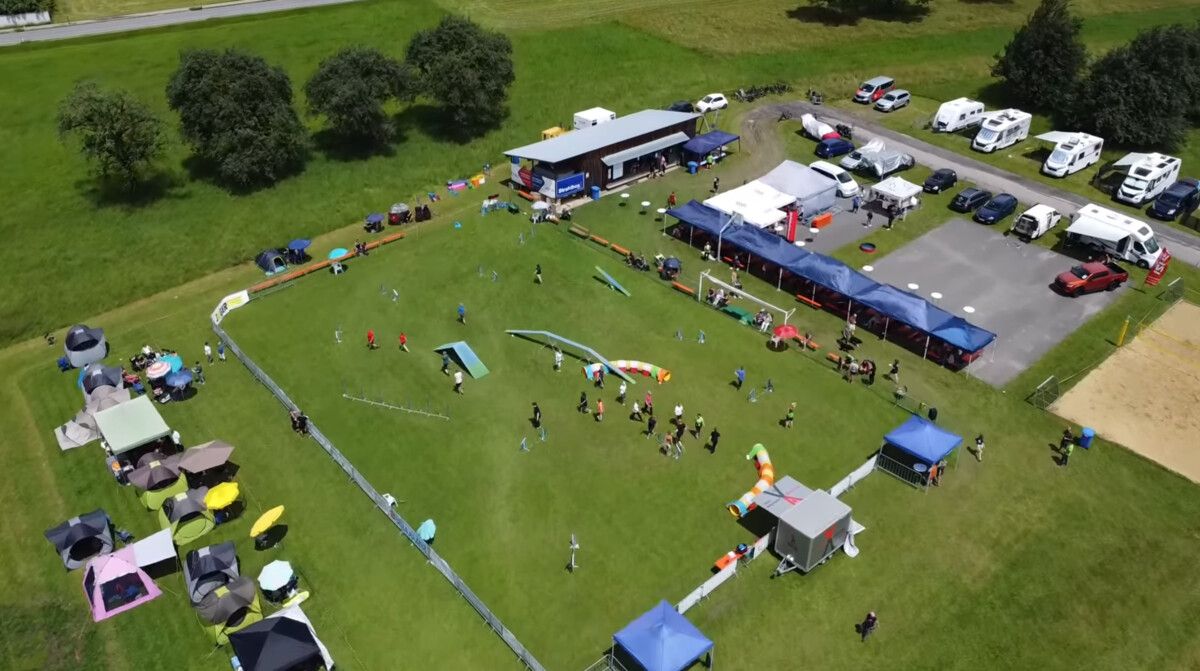 Das größte internationale Agility-Turnier der Region zog jährlich rund 130 Teilnehmer aus ganz Europa nach Klaus. ⇒Agilityclub (3)