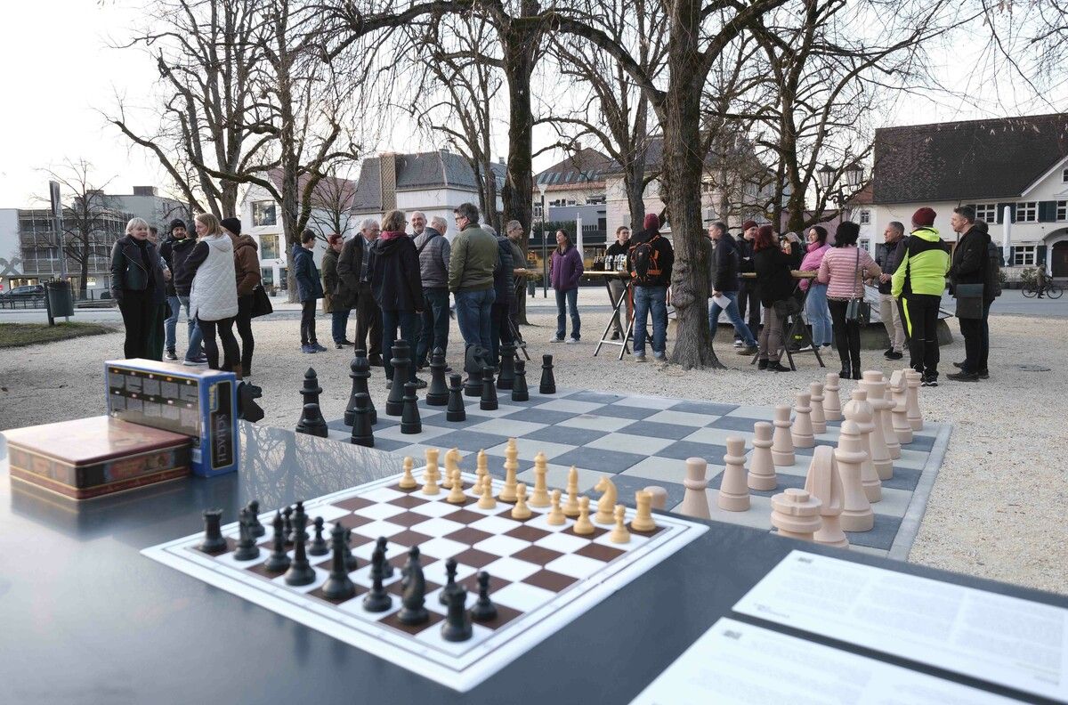 Das Schachbrett am Schlossplatz soll ein Treffpunkt für die Hohenemser sein. ⇒STD