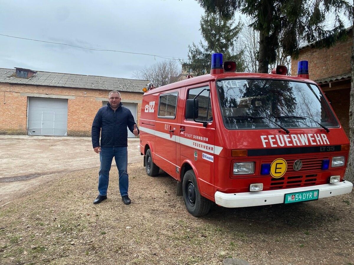 Daumen hoch von der Feuerwehr Mykolaivka für das Löschfahrzeug, das sie von der Feuerwehr Dornbirn übernommen hat.⇒Stadt