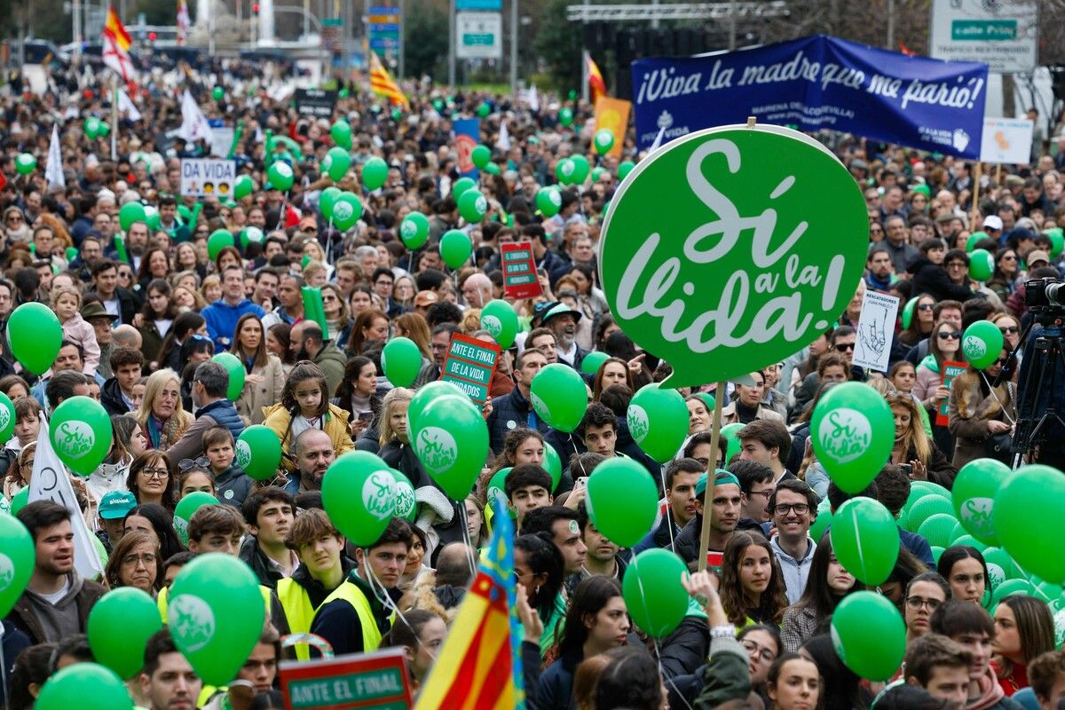 Demonstranten mehrerer Abtreibungsgegner nahmen gestern in Madrid an einer Demonstration mit dem Slogan „Ja zum Leben“ teil. afp