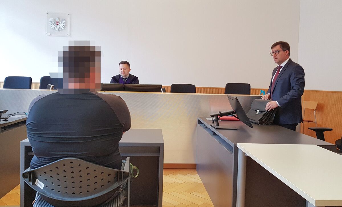 Der Angeklagte (l.) beteuerte: „Ich rede öfters Blödsinn.“ ⇒eckert