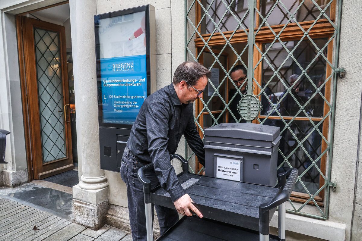 Die Ehrenamtlichen und Gemeindebediensteten mussten viele Tausend Stimmen auszählen. ⇒VN/Steurer