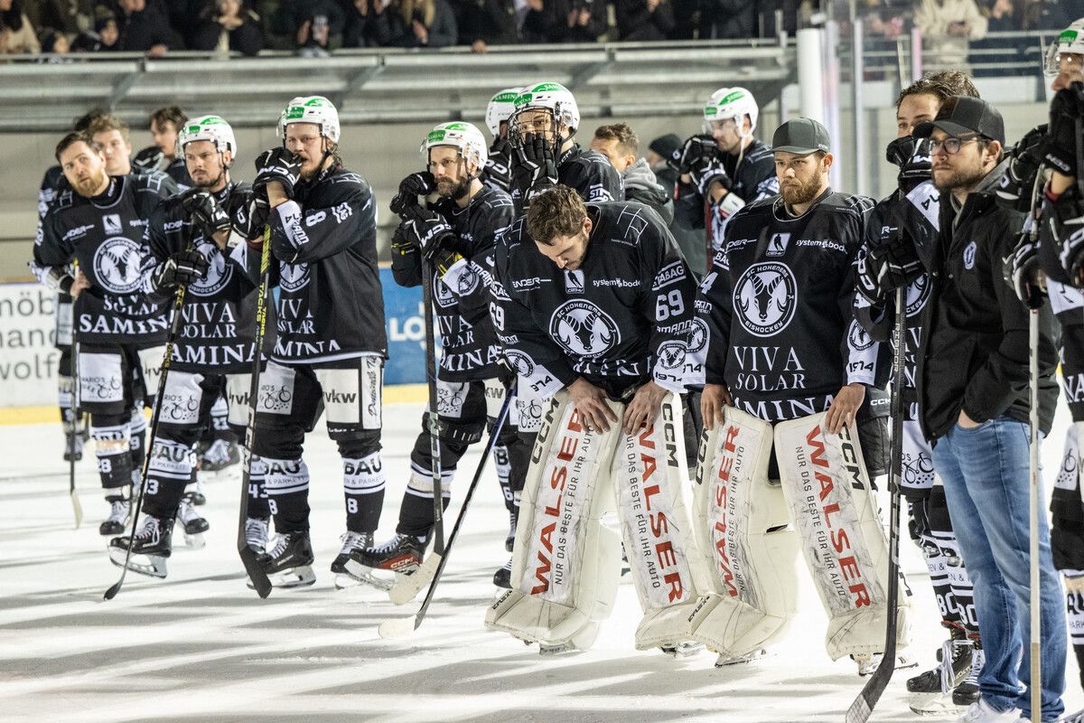 Die Enttäuschung ist den Cracks des SC Samina Hohenems nach dem dritten Vizemeistertitel in Folge in der Österreichischen Eishockey Liga (ÖEL) anzusehen.⇒VN/Serra