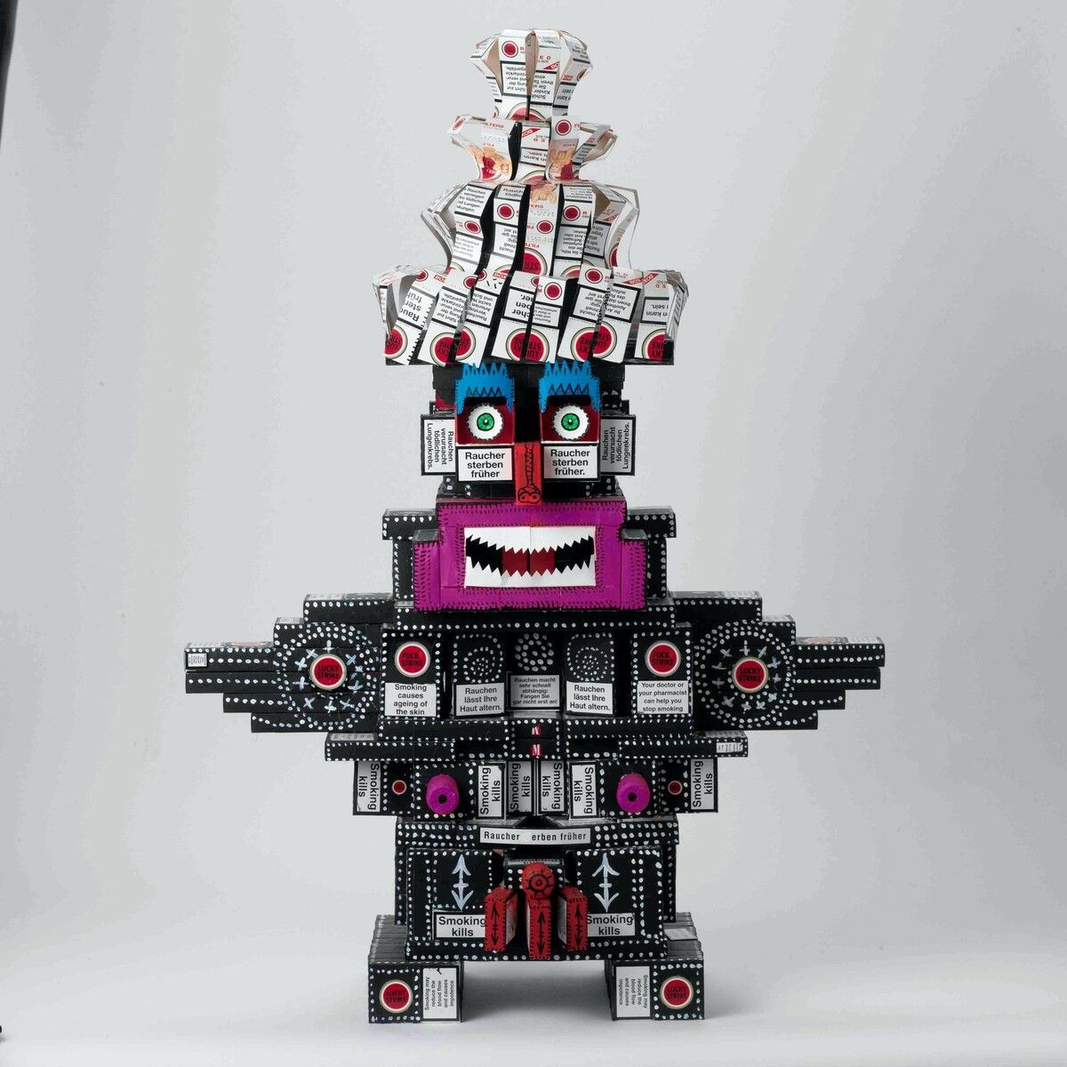 Die höchst interessante Arbeit von Helmut King für die neue Ausstellung in Feldkirch erinnert ein bisschen an eine Totem-Figur. ⇒king