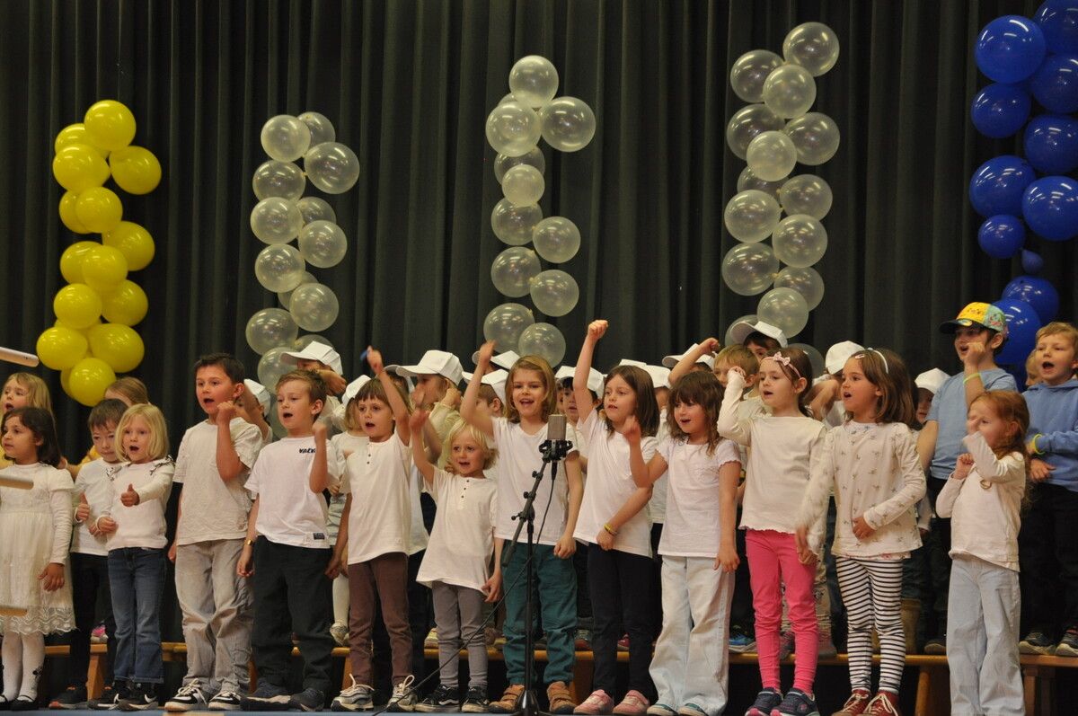 Die Kinder erzählten eine musikalische Geschichte mit zeitlosem Inhalt. ⇒HAB(2)