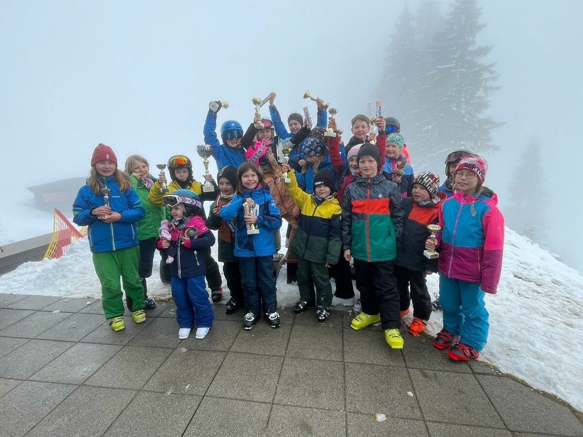 Die Kinder freuten sich über ihre Preise.⇒verein