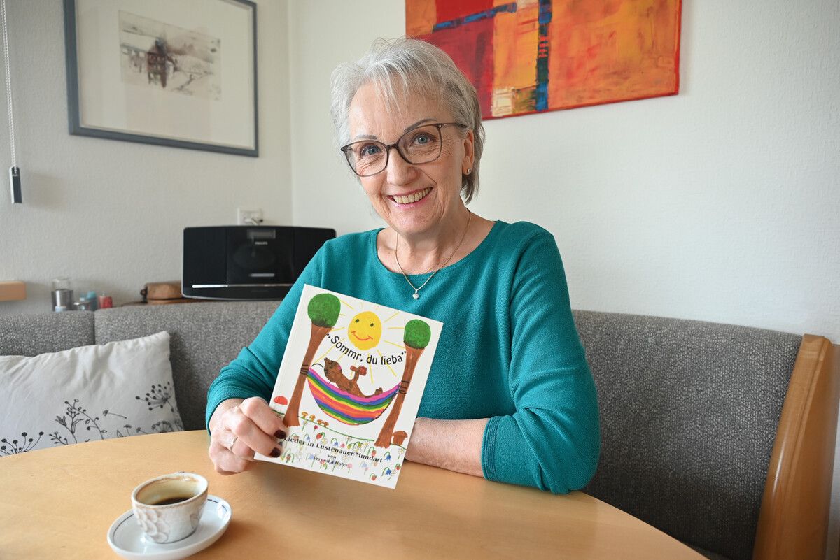 Die Lustenauer Mundartautorin Veronika Hofer hat einige ihrer damaligen Lieder neu eingesungen. Diese finden sich im Buch ihrer Tochter Ingrid: „In Lustenau sagt man Äuoli“.⇒Bernadette von Sontagh