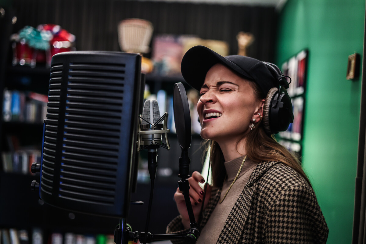 Die Musikerin hat viel Zeit im Tonstudio in Vandans verbracht. Im Mai veröffentlicht sie ihre nächste Single. ⇒VN/Steurer