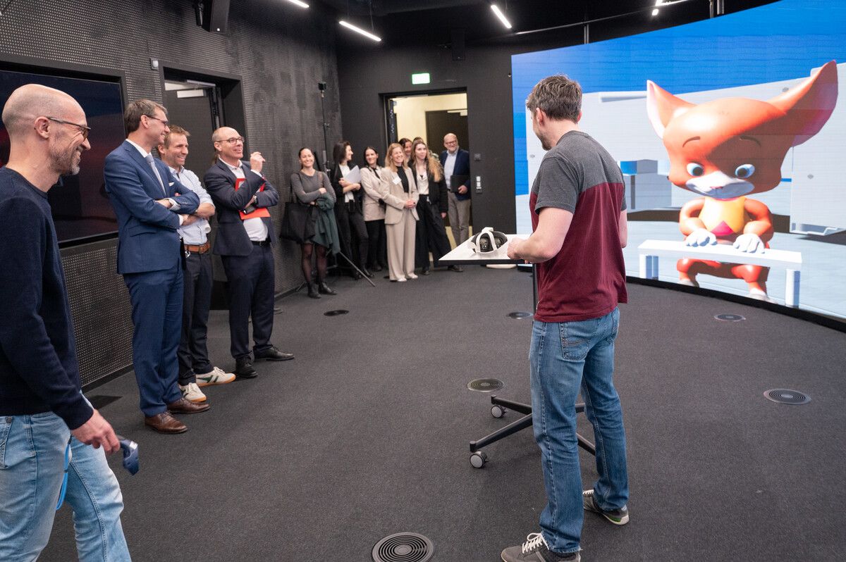 Die Präsentation der Zahlen wurde durch die Präsentation der Forschung für Studierende, Professoren und Politiker noch interessanter.⇒VLK/Serra