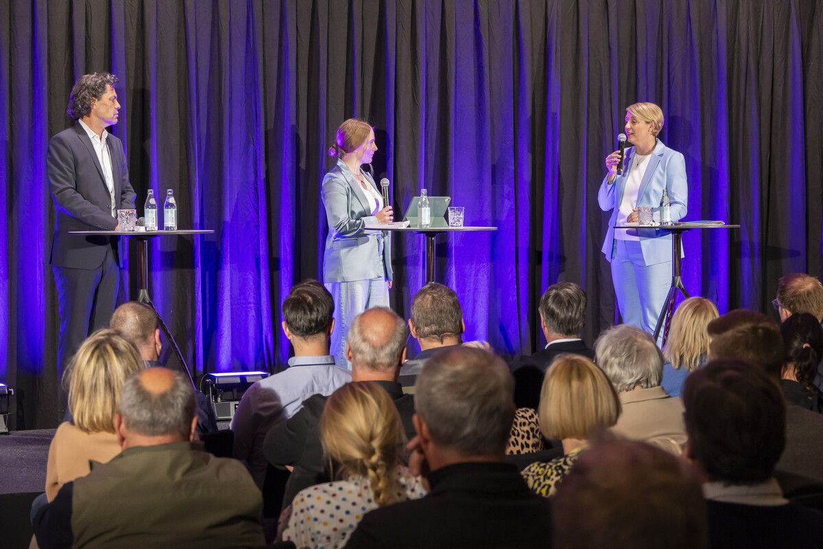 Ein faires Duell lieferten sich im Feldkircher Montforthaus Manfred Rädler und Andrea Kerbleder.⇒VN/Paulitsch