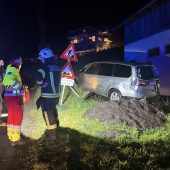 Pkw rollte gegen Misthaufen