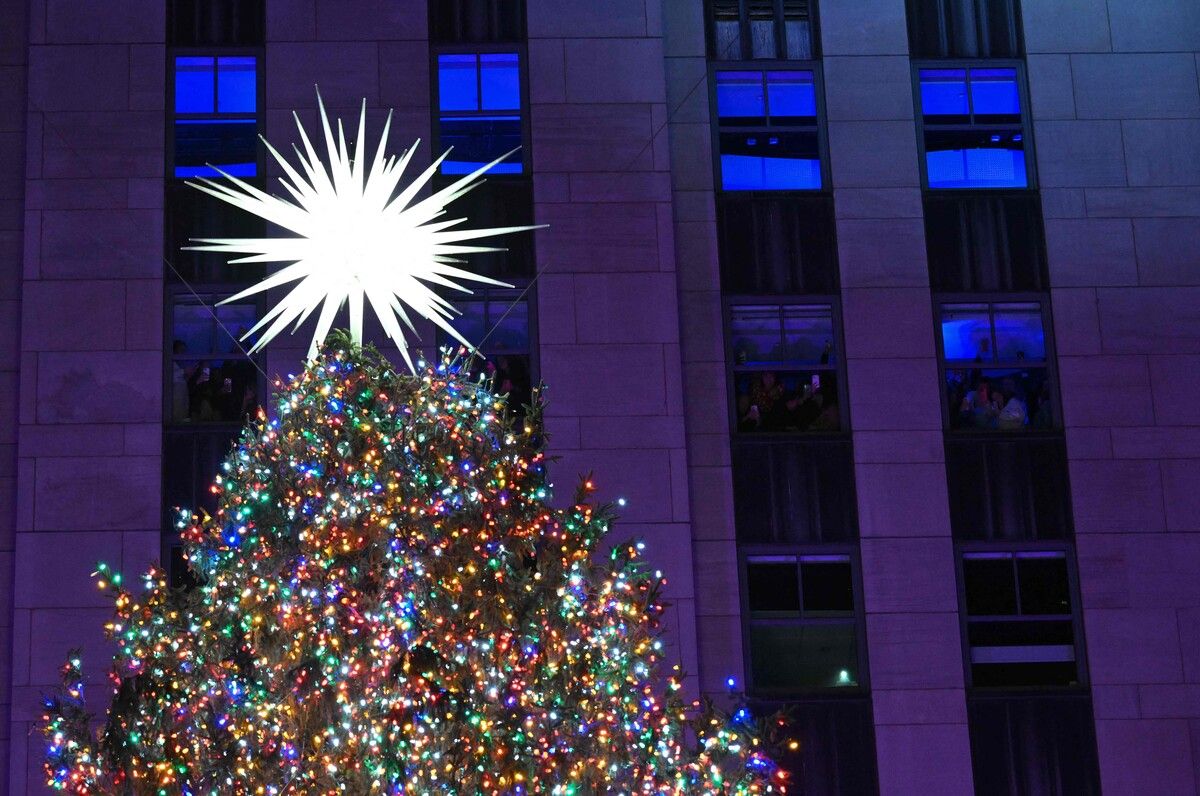 Ein Stern von Swarovski am Weihnachtsbaum des Rockefeller Centers. ⇒afp