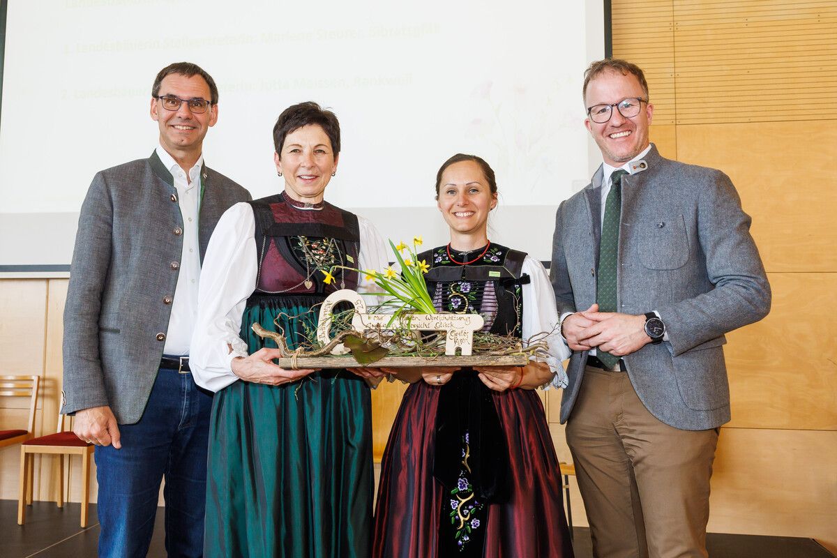 Esther Bitschnau (rechts) folgt Andrea Schwarzmann nach. ⇒VLK