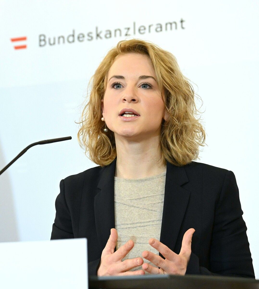 Eva Maria Holzleitner berichtete von den Asyl-Plänen der Regierung.⇒APA