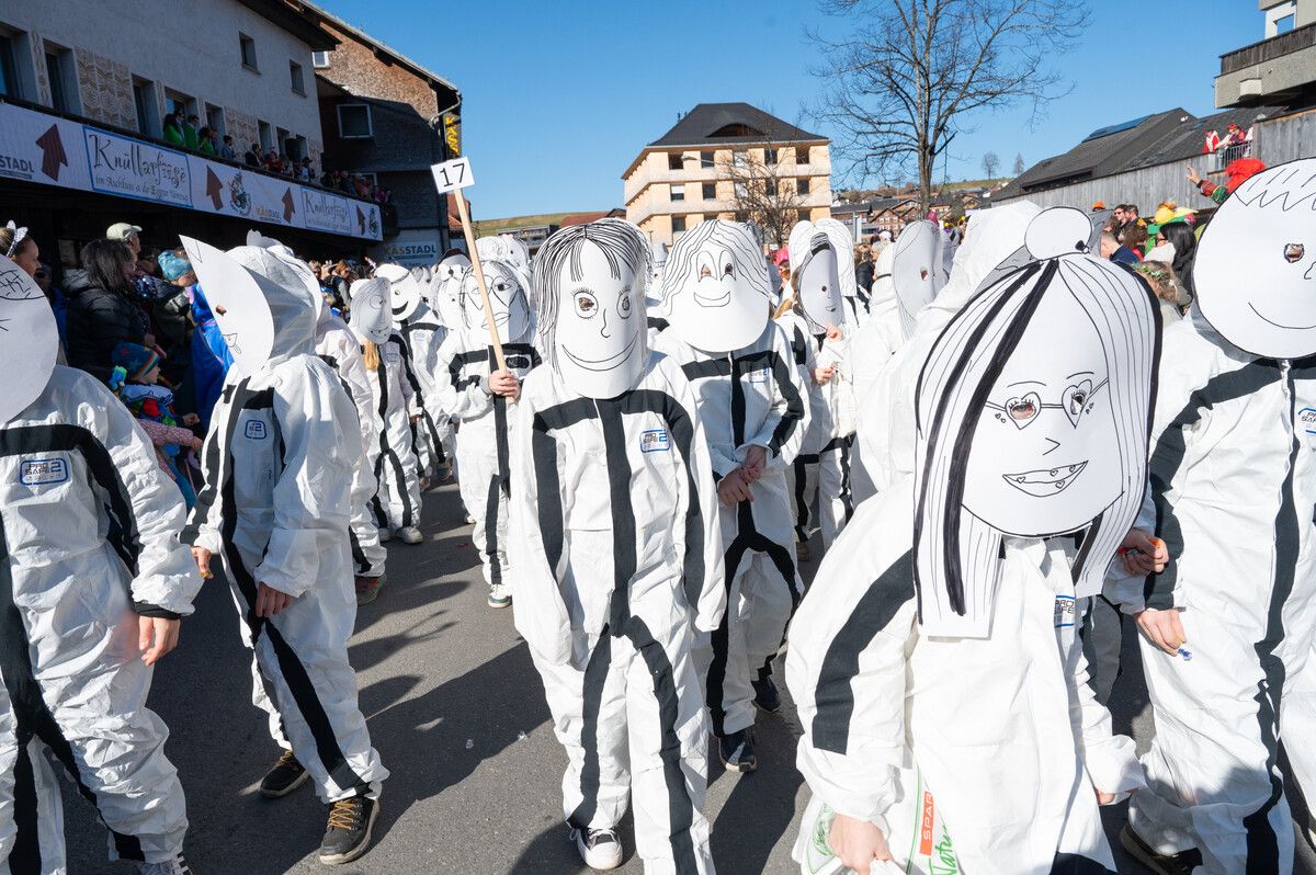 Närrisches Spektakel und Kaiserwetter beim Faschingsumzug in Egg. »A5