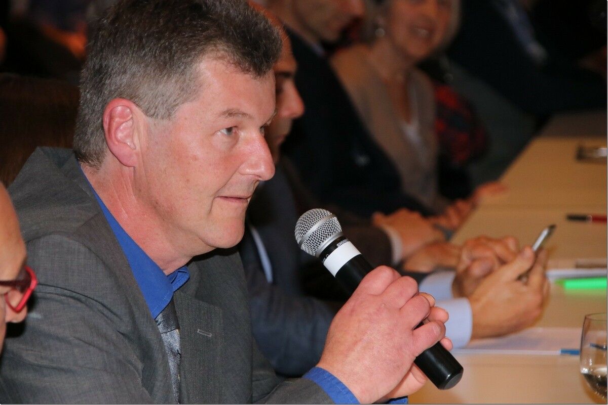 FPÖ- Politiker Wolfgang Müller besteht auf ein genaues Nachzählen.⇒ Knobel