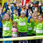 Junge Starterinnen und Starter bei Bludenz läuft