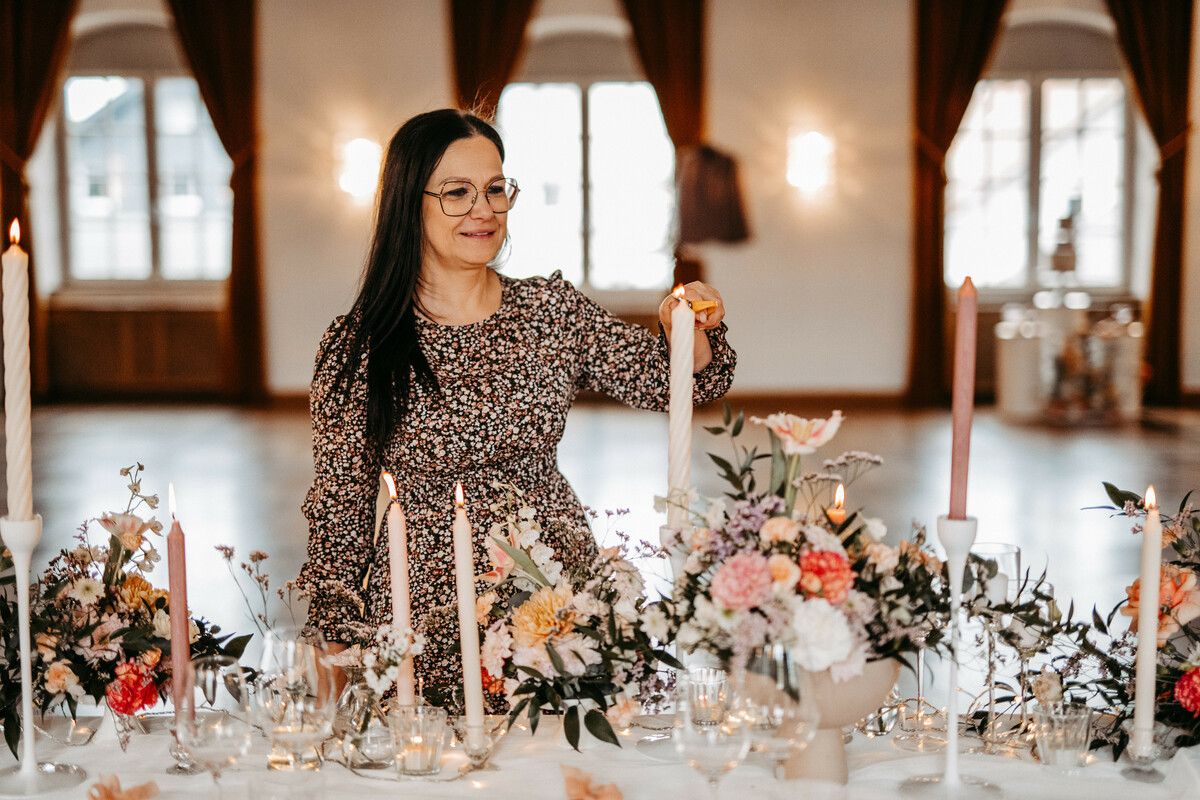 Gabi Micheluzzi organisiert und dekoriert Hochzeiten mit Leidenschaft, auch wenn nicht immer alles glattläuft. ⇒Wedding Heimpel