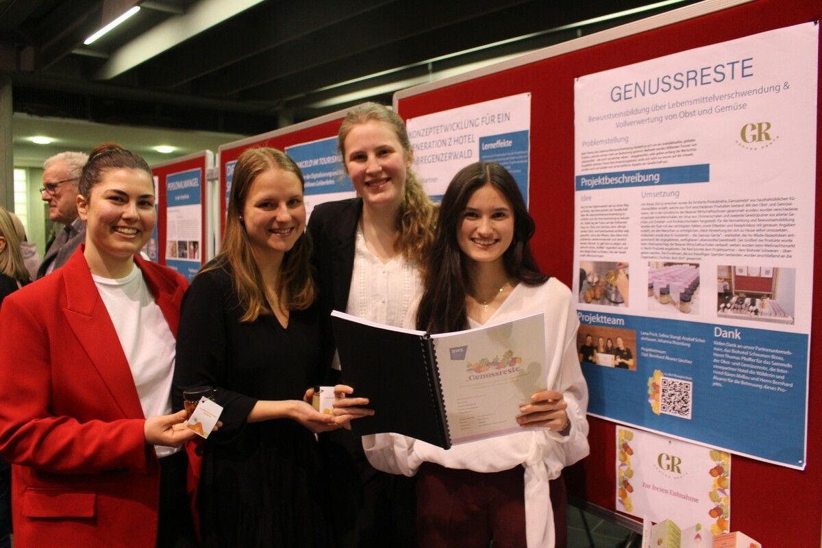 „Genussreste“ titelten Lena Frick, Selina Stangl, Johanna Rhomberg und Anabel Scheiderbauer (v. l.) ihre Diplomarbeit.