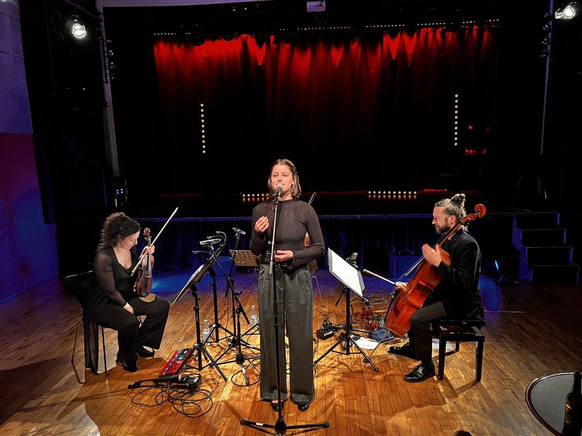 „Hinter dem Rücken der Zeit” mit dem Trio Tractatus und Lia Hartl. ⇒andreas marte